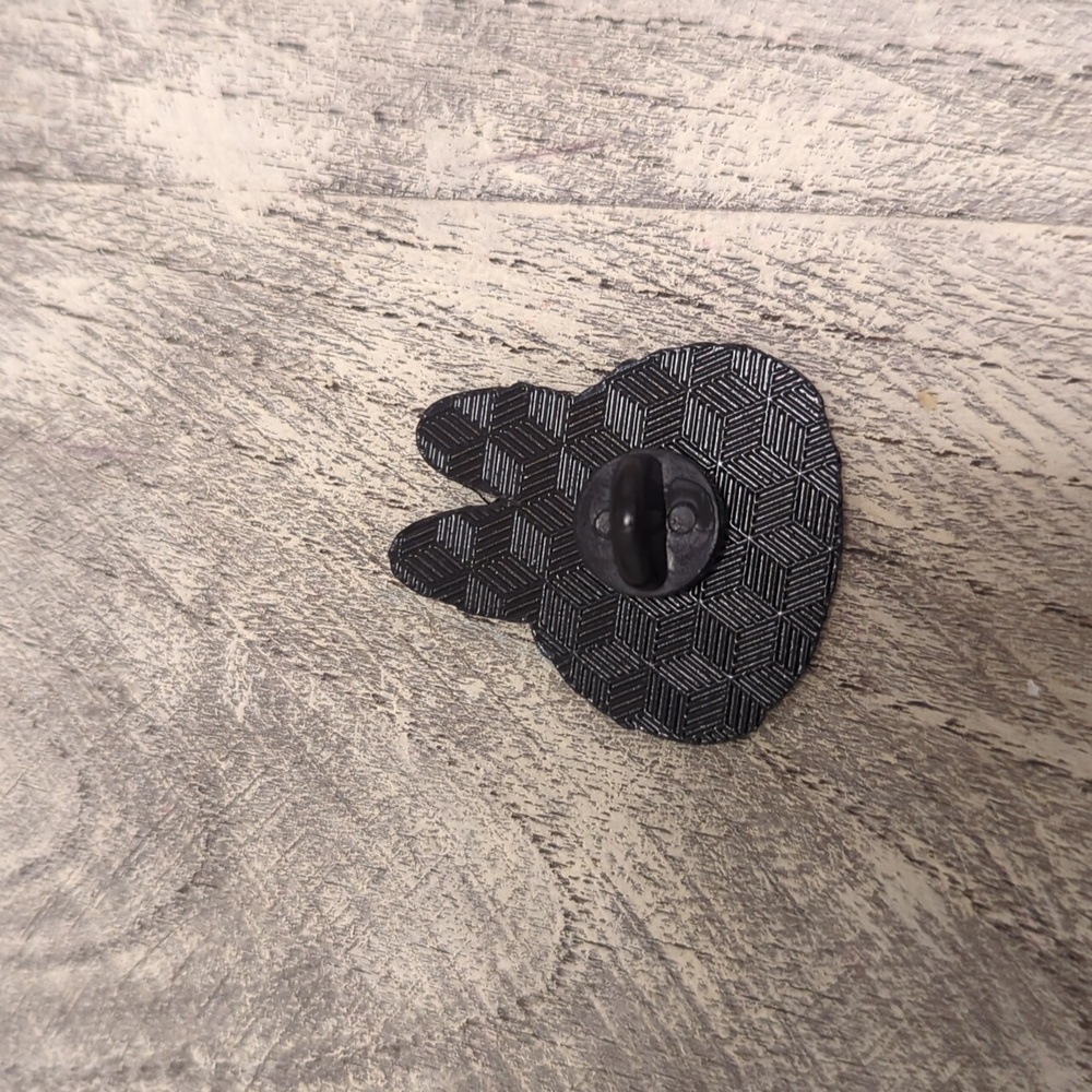 Labubu - Enamel Pin - Picture 3 of 3